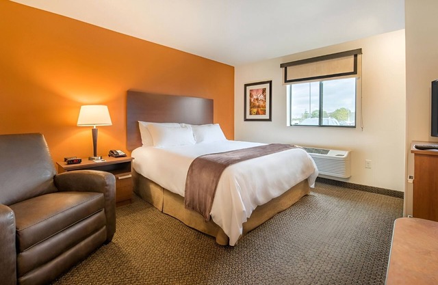 Modern Pet-Friendly Stay Perfect for Families on a Trip Near Twelve Oaks Mall