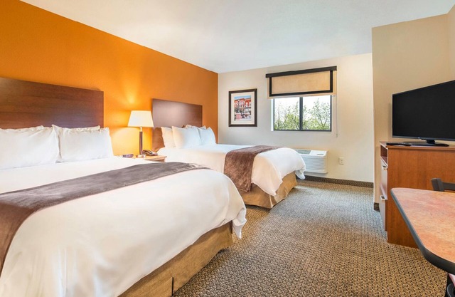 Modern Room w/ Kitchen – Close to Local Attractions & Major Highways