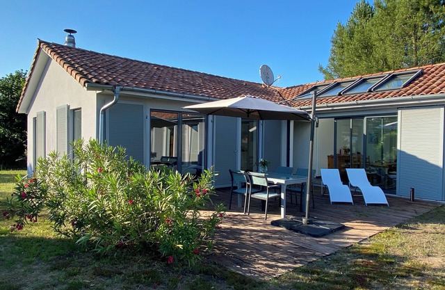 Modern, spacious vacation home with garden, 5 minutes to the Atlantic Ocean
