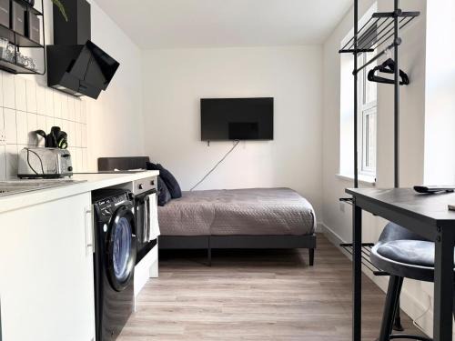Modern studio in Old Street 3