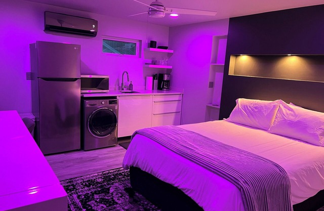 Modern Studio, Private Outdoor Space NYC View! Beautiful Kitchenette W/D