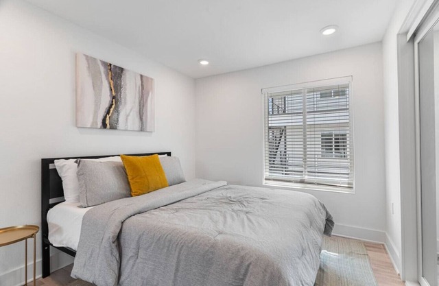 Modern Style Studio in Downtown Dallas + Parking