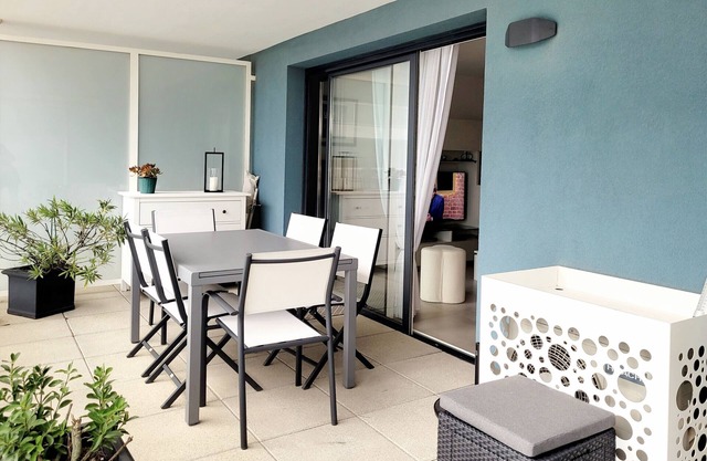 Moderno T3 con aire y wifi, cerca del puerto y mar, garaje cerrado