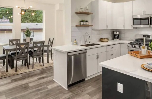 Modern Townhome in Burien WA