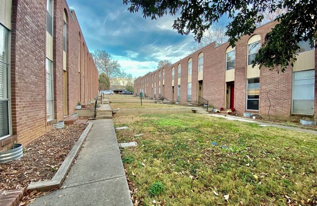 Modern Townhome w/ Balcony Walk to FUSE Stadium