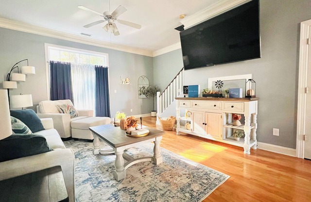 Beautifully decorated townhouse located minutes from downtown Wilmington NC!