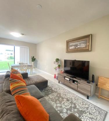 Modern Tropical Family Retreat near Legoland, Disney, Universal and Bok Towers