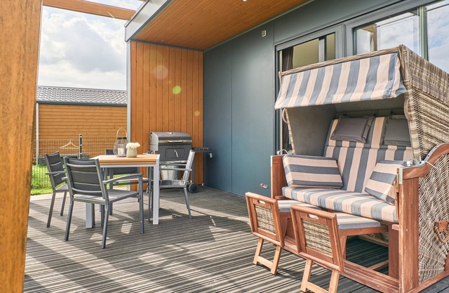 Modern vacation home Sunshine am See in Seeparx Süsel with terrace and WLAN