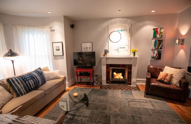 Moderno jardín victoriano de 3 dormitorios con jardín privado de ensueño a 1 cuadra de las tiendas Highlands