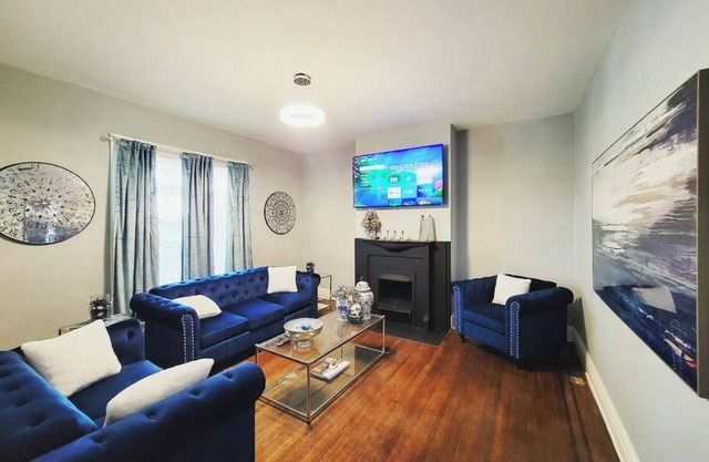 Modern Victorian Family Home Mins-To Downtown/OTR!!