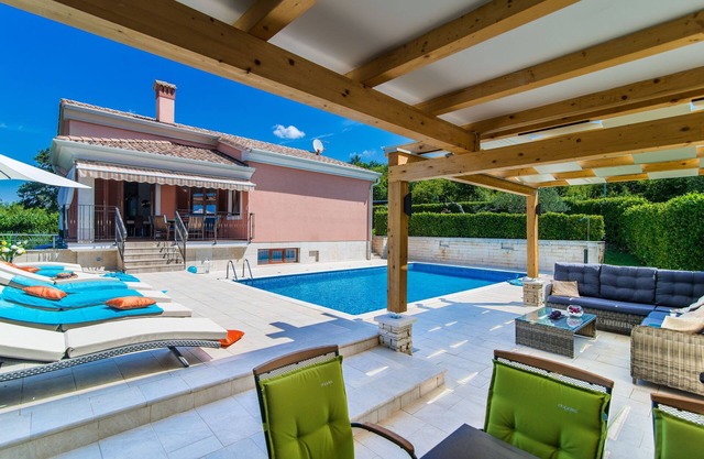 Villa moderna en Rovinj con piscina privada