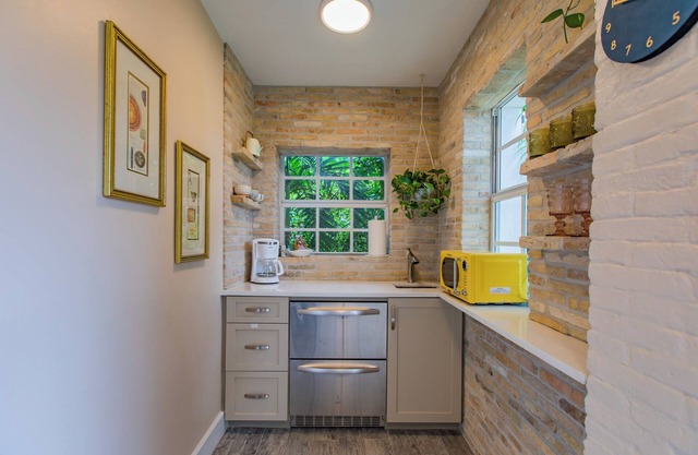 Moko Jumbie House - "Historic Suite" A Modern 1-Bedroom Oasis.
