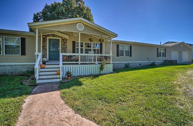 Monett Family Ranch Home w/ Fireplace & Huge Deck!