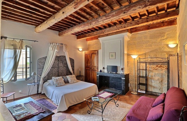 Montaren Et Saint Mediers: MORADA LAVANDA estudio en Mas del Xviii con piscina calentada asegurada y EPA cerca de UZES