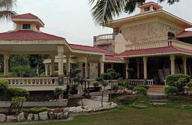Moon And Mars Resort