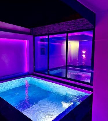 Moradia com piscina aquecida