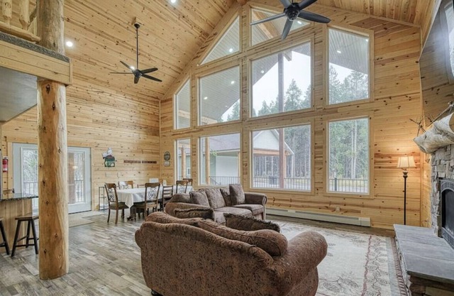 Morning Dew Cabin | Sleeps 15 w/ a Hot Tub