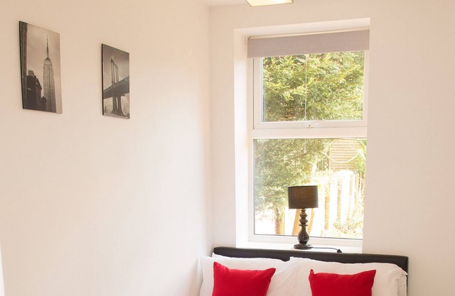 Moseley Mews Village Suites - Rojo