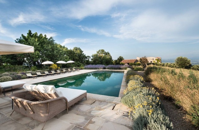 ¡La propiedad de alquiler más exclusiva de Italia! Castillo privado de 8 habitaciones con personal completo