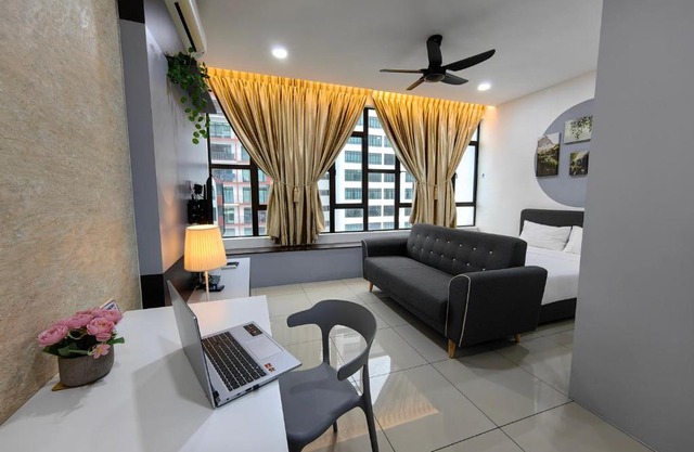 Mount Austin Homestay,1-4 Pax, 5 mins to IKEA TOPPEN AEON Tebrau HSA FREE WIFI and NETFLIX