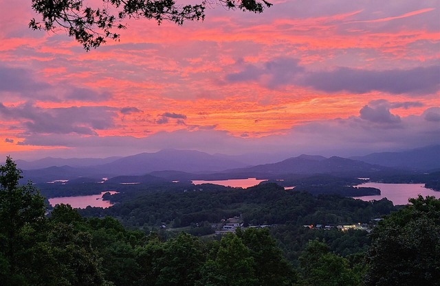 Mountain and Lake views...Feels like home with a view!