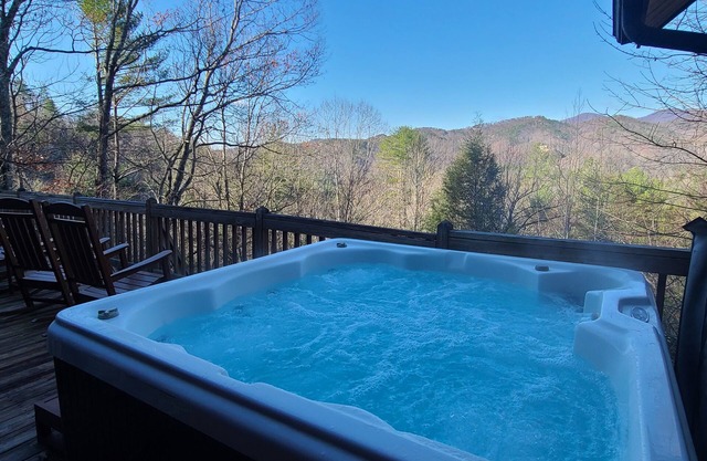 Negro Bear Lodge: 3 dormitorios / 2. 5 BA acepta mascotas de $ 75 en Ferguson, capacidad para 6