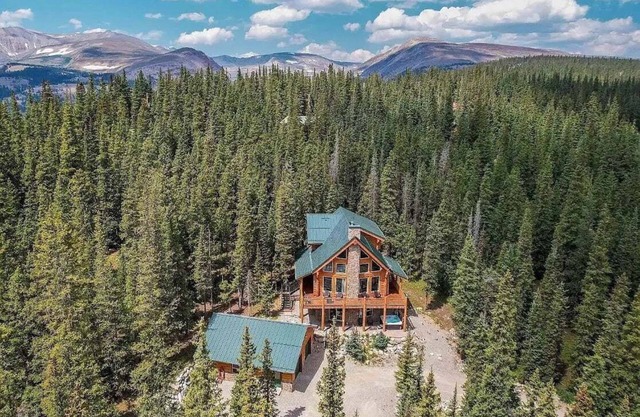 Mountain Gem Lodge🏔 3 Acres 🌲 Hot Tub 💰$0 Cleaning Fee 🐾 Pet Friendly 🚙 Garage