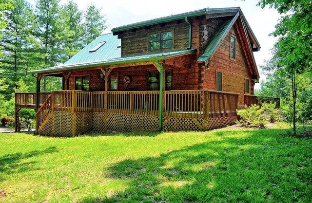Montaña-Heredero Hermoso de cabina w / jacuzzi, mesa de billar, Wi-Fi y aire acondicionado!