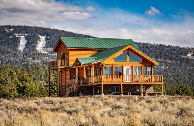 Mountain House Sleeps 18+ Mins to Ski, Hike, Golf, Fish; Generator