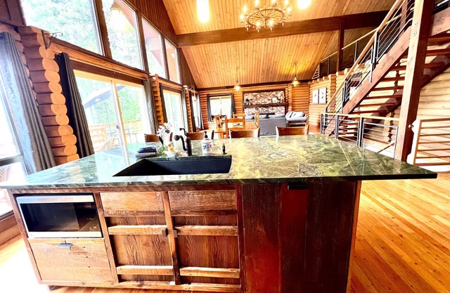 Mountain Lake Place! Waterfront Mountain View Log Home!