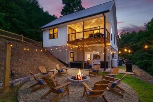 Mountain Retreat Game Rm Hot Tub FirePit Mtn Views
