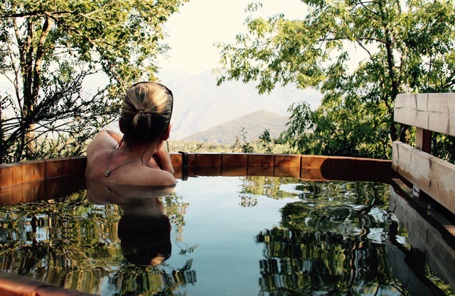 Montaña rural de lujo con jacuzzi privado.