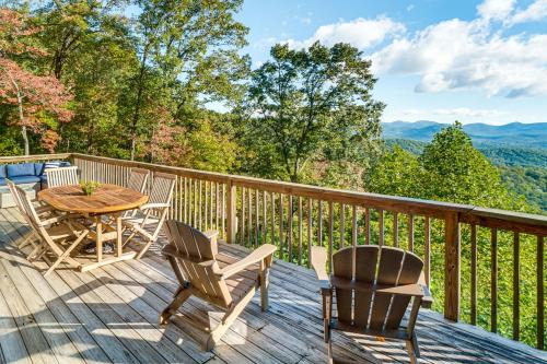 Mountain-View Home with Deck and Grill in Dahlonega