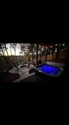 Mountain View, hot tub, fire pit, game room
