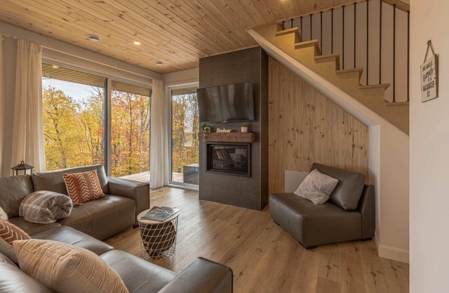 Mountain View Retreat with Private Hot Tub & Pool