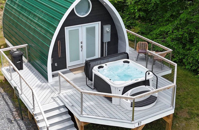 Mountains - Romantic, Hot Tub, Campfire, Green