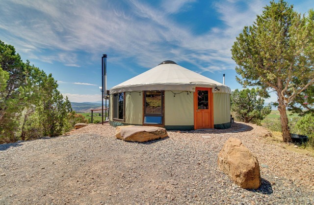 Mountainside Yurt w/ Views < 3 Mi to Black Canyon!