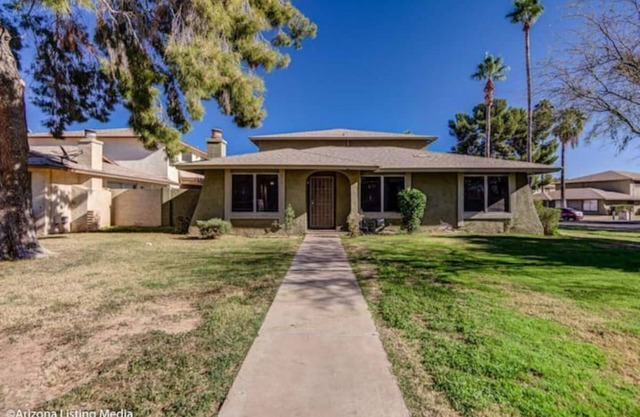 Msg for 5%off 3Bed 2Bath King QueenTwins 4BedsTotal Private Patio PHX