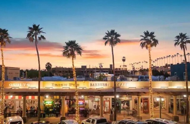 Muku - Sparkling Oasis - Downtown Chandler