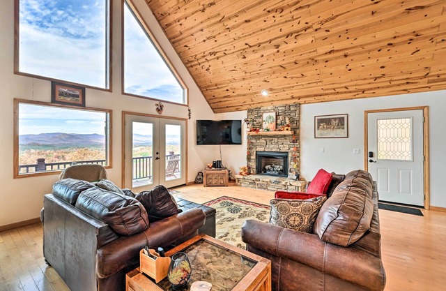 Murphy Cabin w/ Fire Pit & Stunning Mtn Views