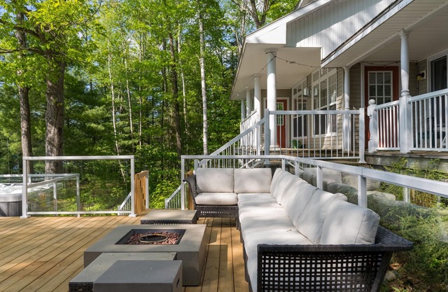 Muskoka Waterfront Cottage w/ Hot Tub, Wi-Fi & AC (Pet-Friendly!)
