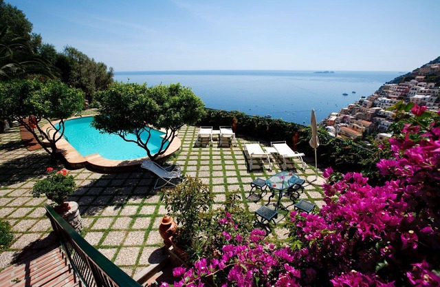 Villa histórica con piscina, vistas al mar y amplias terrazas en Positano.