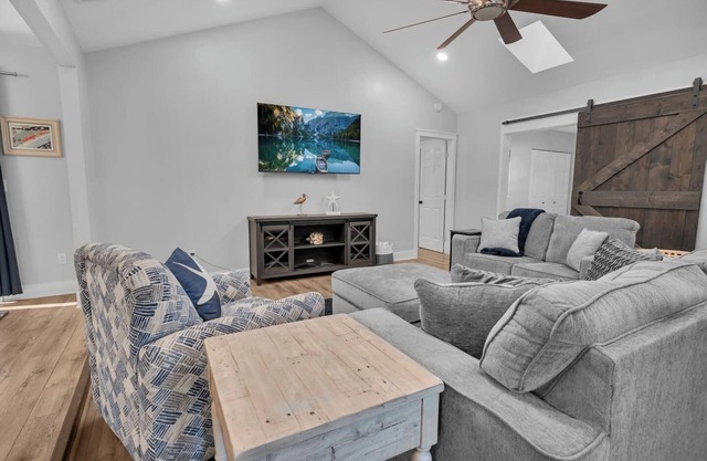 Naples 4 BR Home w/ Screened Lanai - Near Beaches