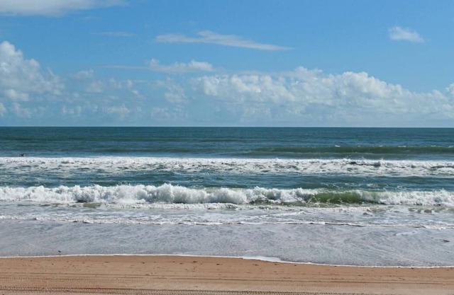 Nature Getaway! Beachfront, Pool, Surfing, Water Parks, Shopping, Near Boardwalk