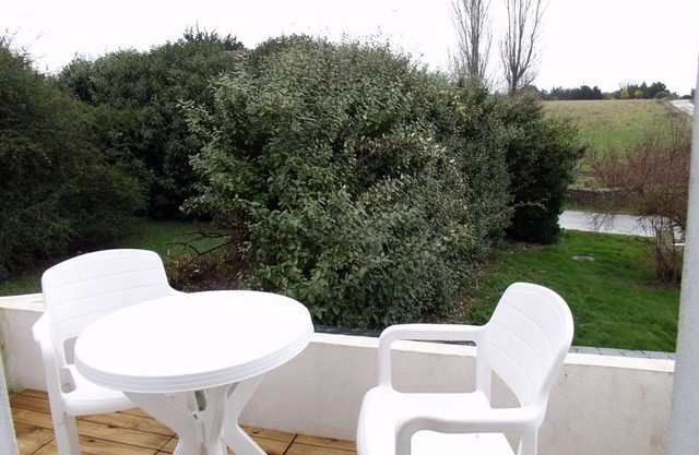 Apartamento tranquilo con terraza, cerca de la playa.