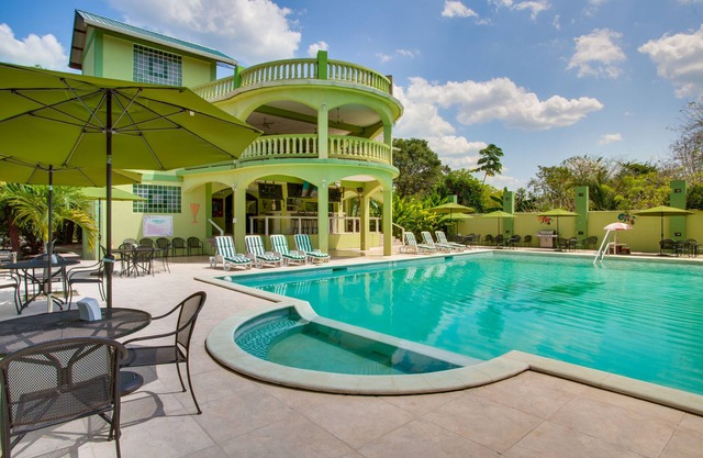 Nature trails, Spa, horse back riding, restaurant, Deluxe Room w/ Balcony - MB