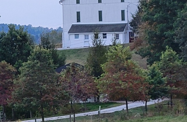 Nature’s Haven... 3BR Barn suite, all conveniences of home, walk to town,