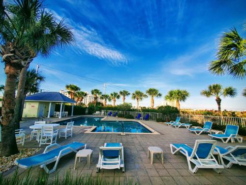 Navarre Beach Landing - Beach Gear Included - Walk to Beach - Sunset Views