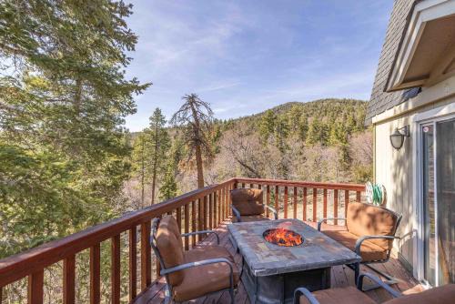 Navigate Stays Cabin w Firepit & Mountain Views