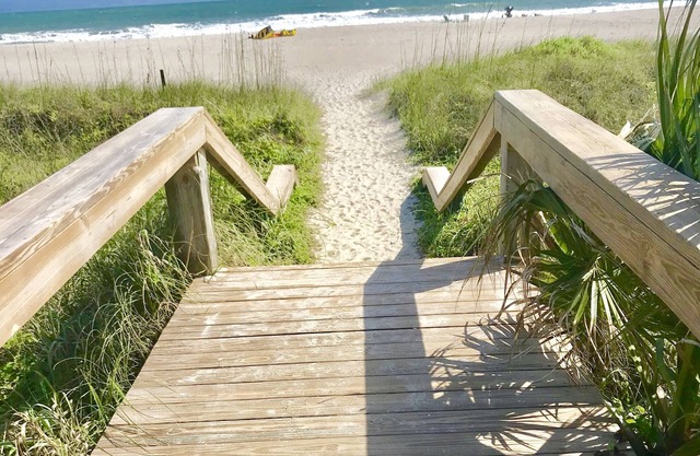 Beautiful house 300 steps to the beach!